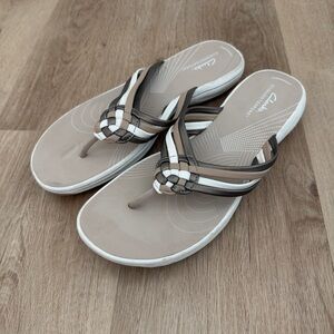 Clarks Women’s Brown and White Flip Flops Sandals, Size 10